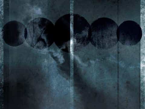 Alexander Kowalski le hace un homenaje al afilado techno de los 90s con Cycles