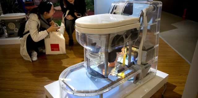 El Inodoro que funciona sin agua y transforma las heces en fertilizante