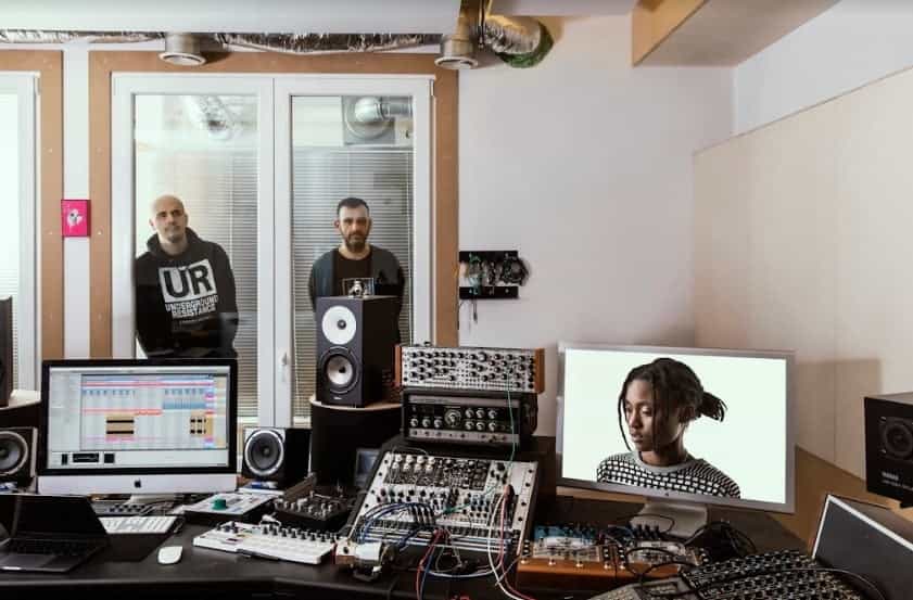 Modeselektor prosigue su serie Extended remix invitando a Richard Devine, Bored Lord y más