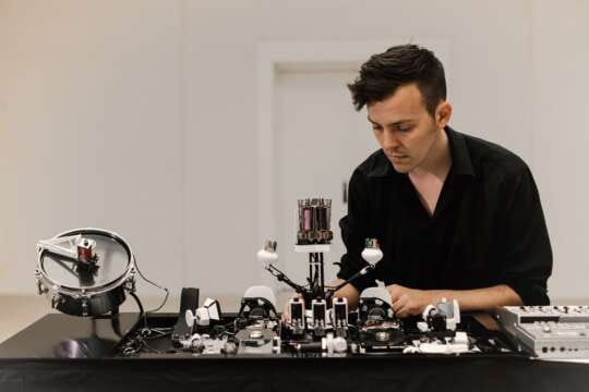 Moritz Simon Geist anuncia su primer disco compuesto por robots