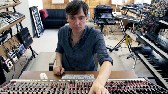 PROFILE PETER VAN HOESEN: ARTISTA FUCKMYFUNK & ZER0 GRAVITY