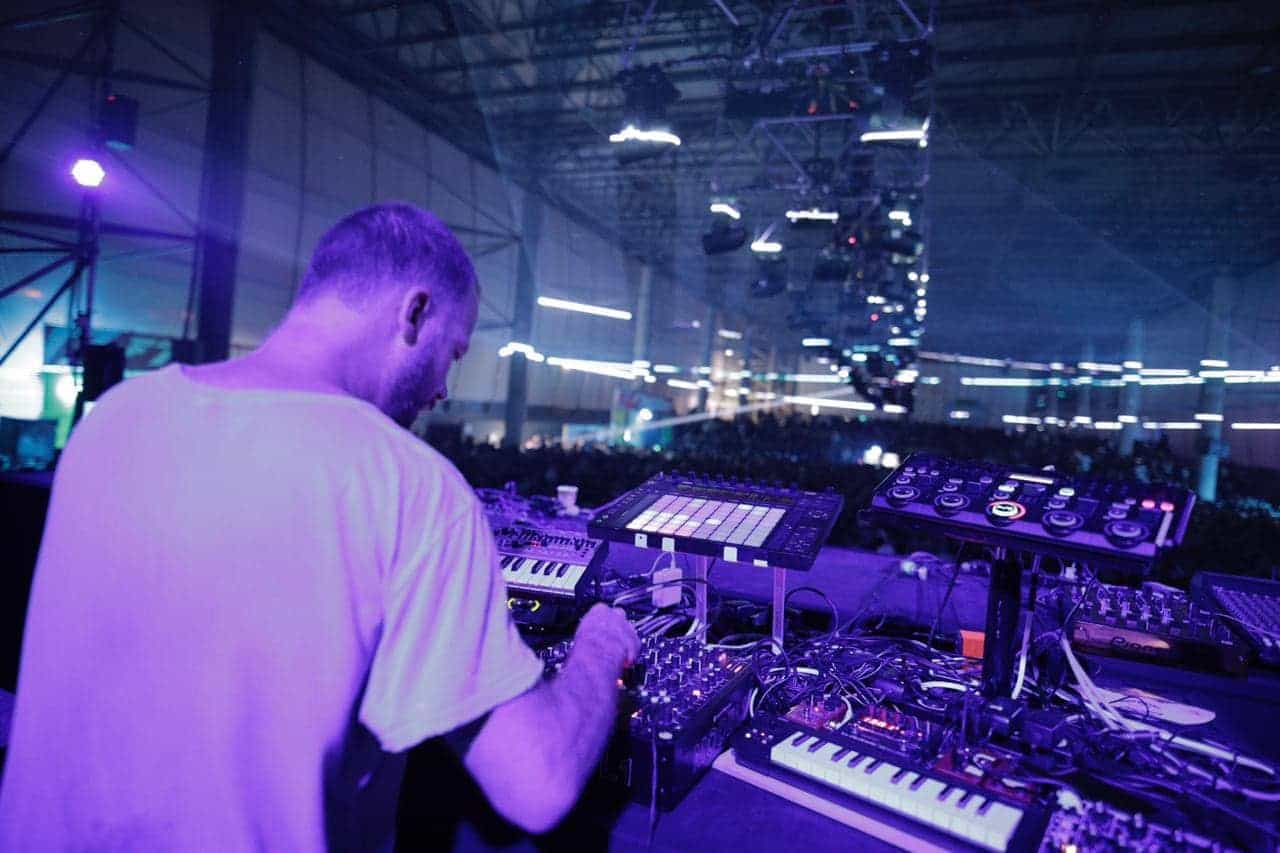 SEBASTIAN MULLAERT interpreta un despertar artístico en Rambalkoshe