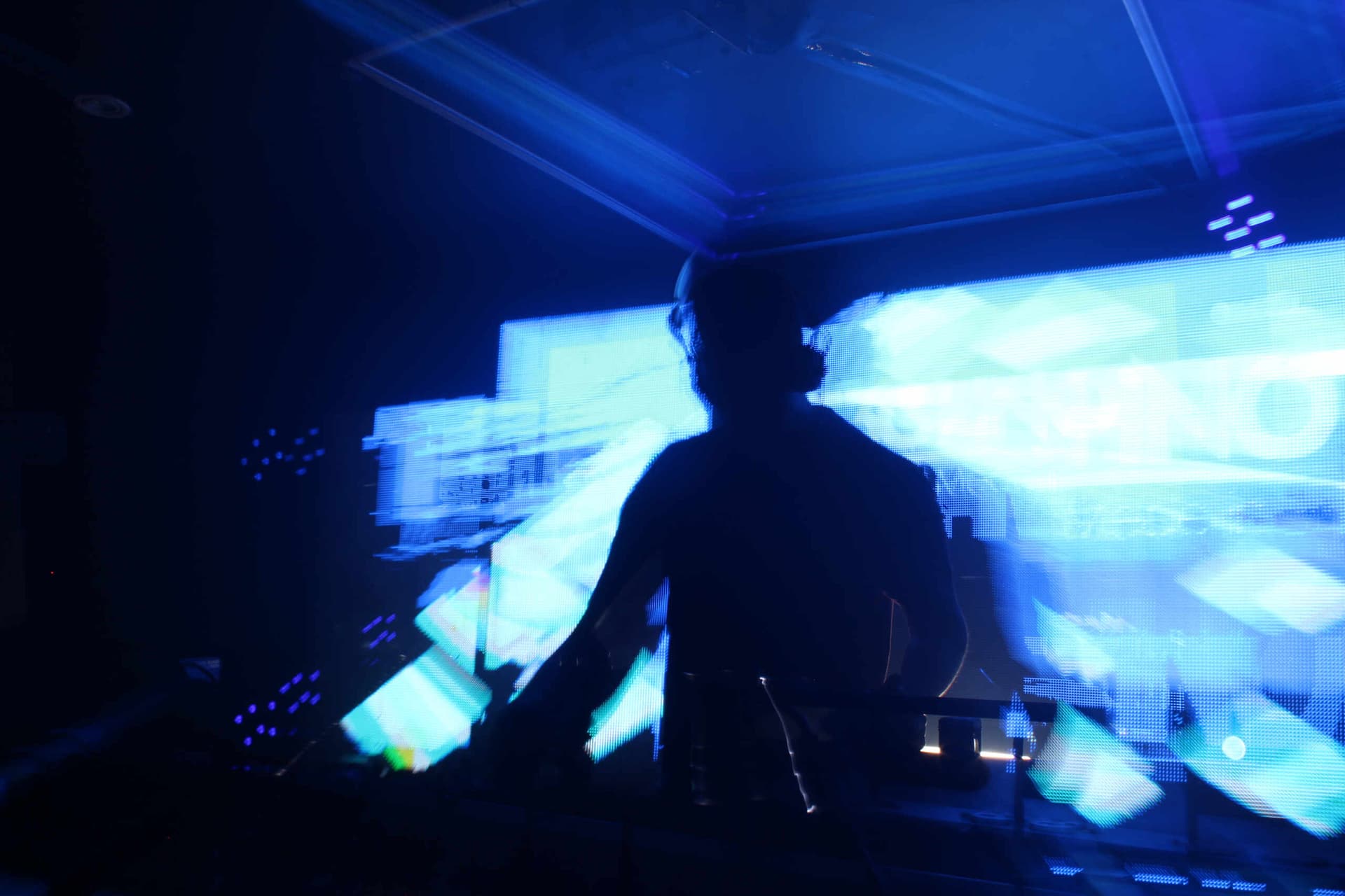 Premiere: Escucha ‘Replicas’ de Sahgah en Granular Spectrum