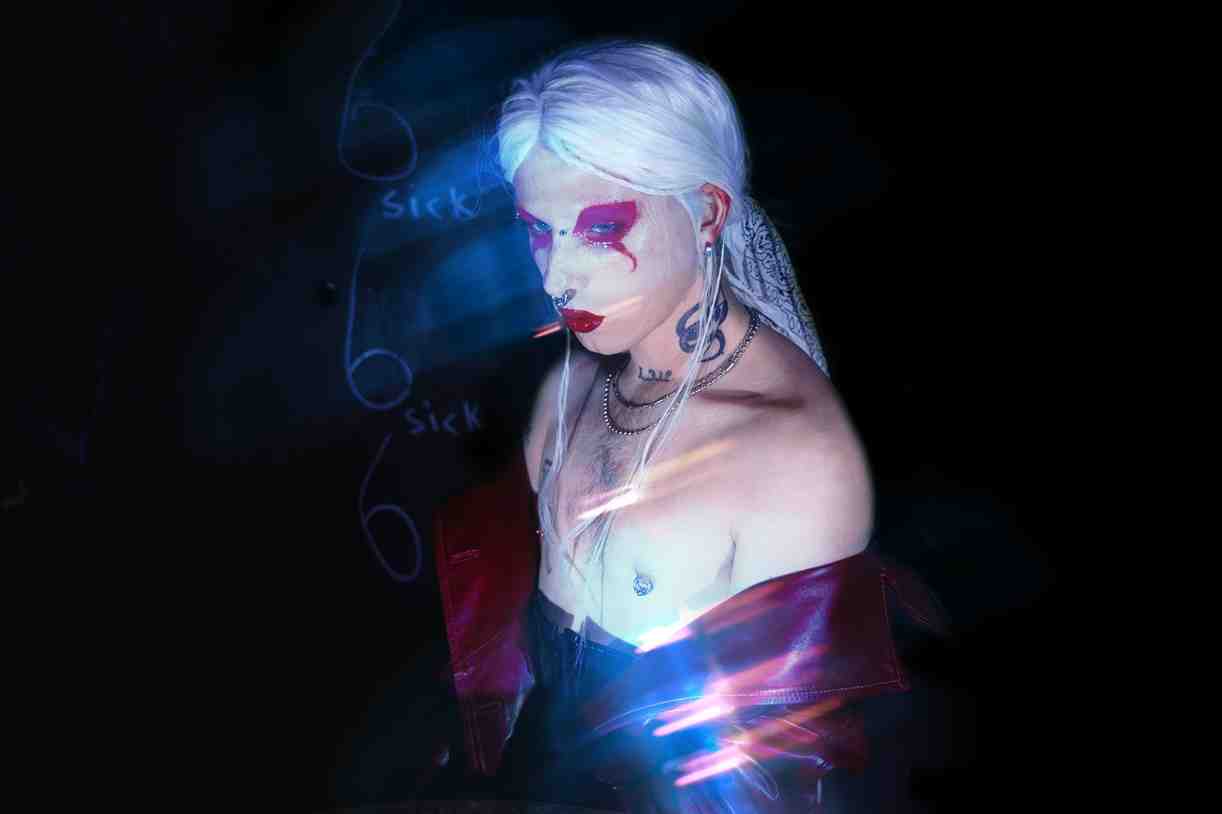 Premiere: Stasya en Hiedrah Club de Baile