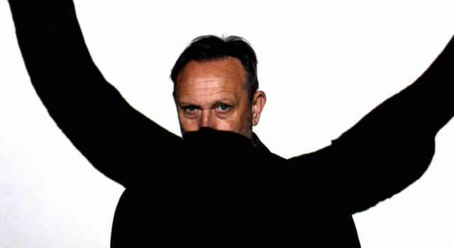 Stephen Mallinder, co fundador de Cabaret Voltaire, regresa con un álbum después de 35 años