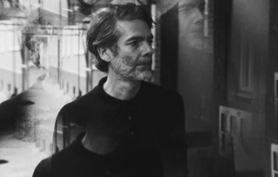 Escucha el primer capítulo musical de una serie dedicada y totalmente curada por Steve Bicknell para KR3 Records