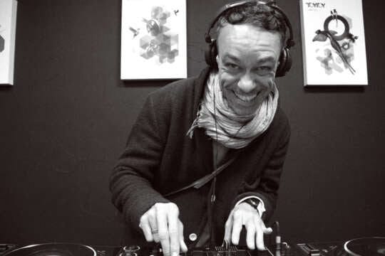 Nuevo mix de Tony Lionni para Octubre
