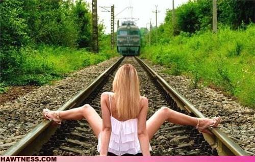 Muere en Ucrania una mujer y un hombre pierde las piernas, arrollados por un tren cuando practicaban sexo