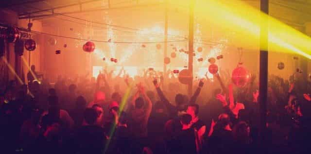 1200 multas en rave de año nuevo de 2500 personas en Francia