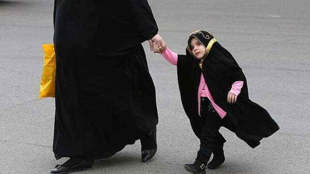 Irak pretende legalizar el matrimonio con niñas