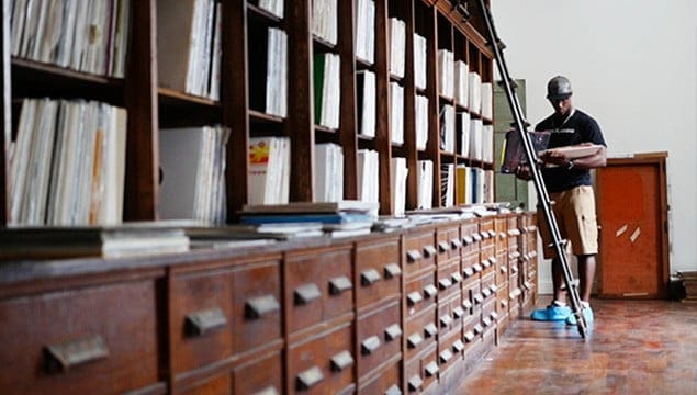 Tributo a Frankie Knuckles su coleccion de Vinilos a un "MUSEO"