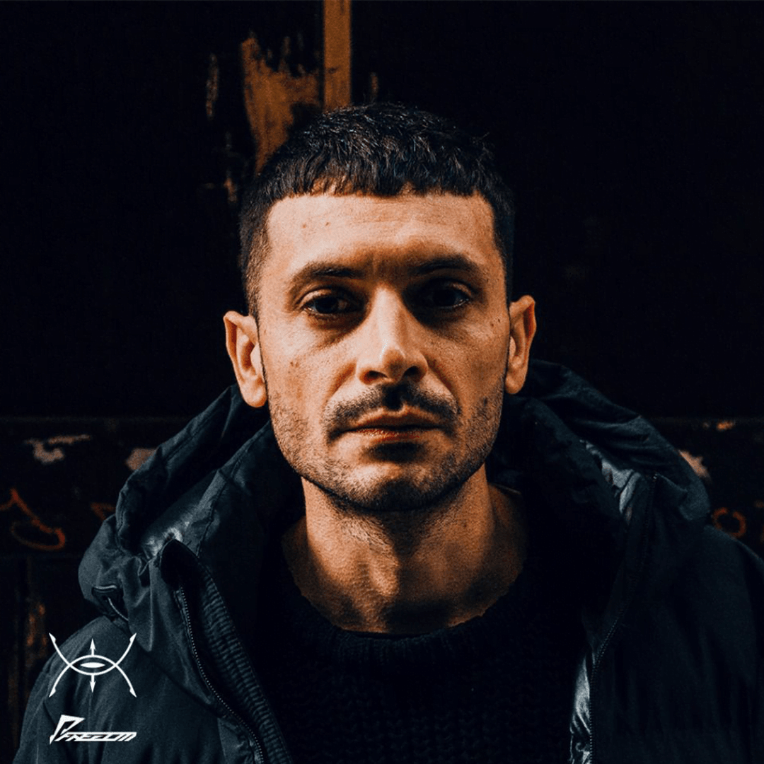 El chamán CLAUDIO PRC, diseñador de techno profundo, música espiritual y surfing mental para levitar en la pista de AdAstra