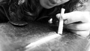 Que lleva una linea de cocaína...