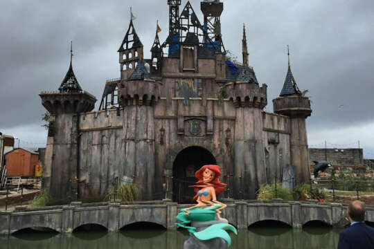 Dismaland ahora tiene comercial... miralo aquí