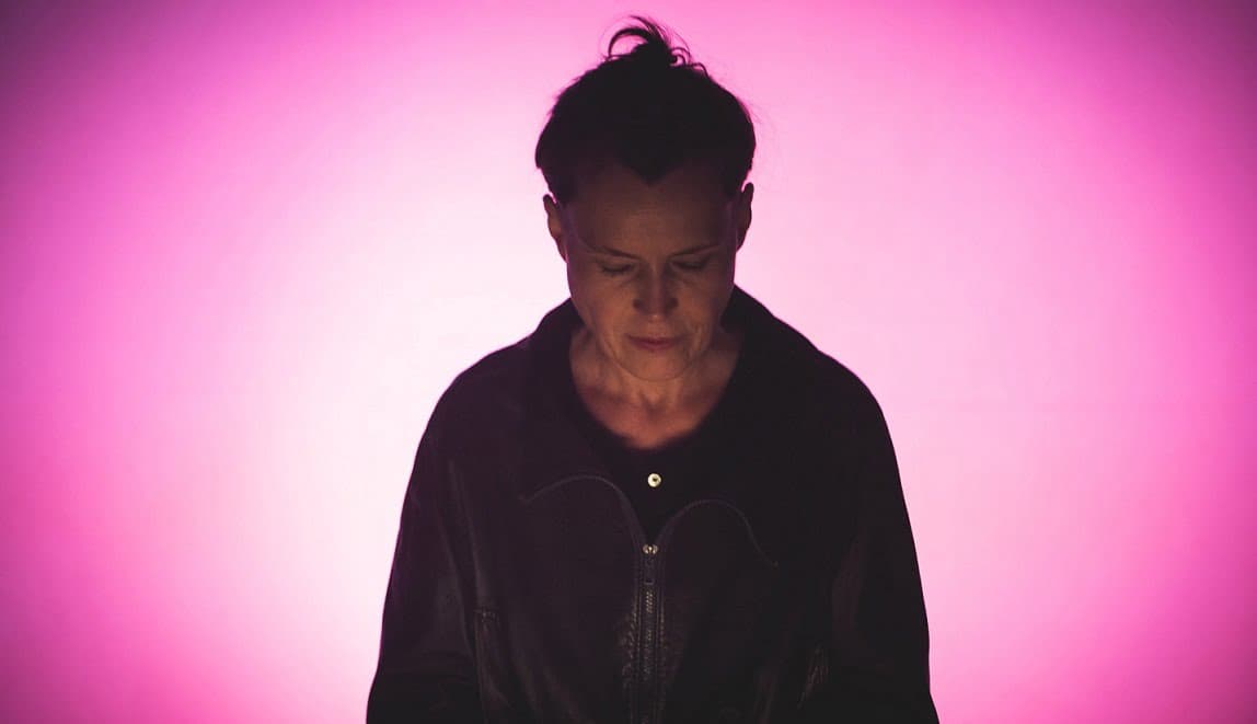 ¿Por qué ELECTRIC INDIGO es una de las mujeres más importantes en la historia electrónica?