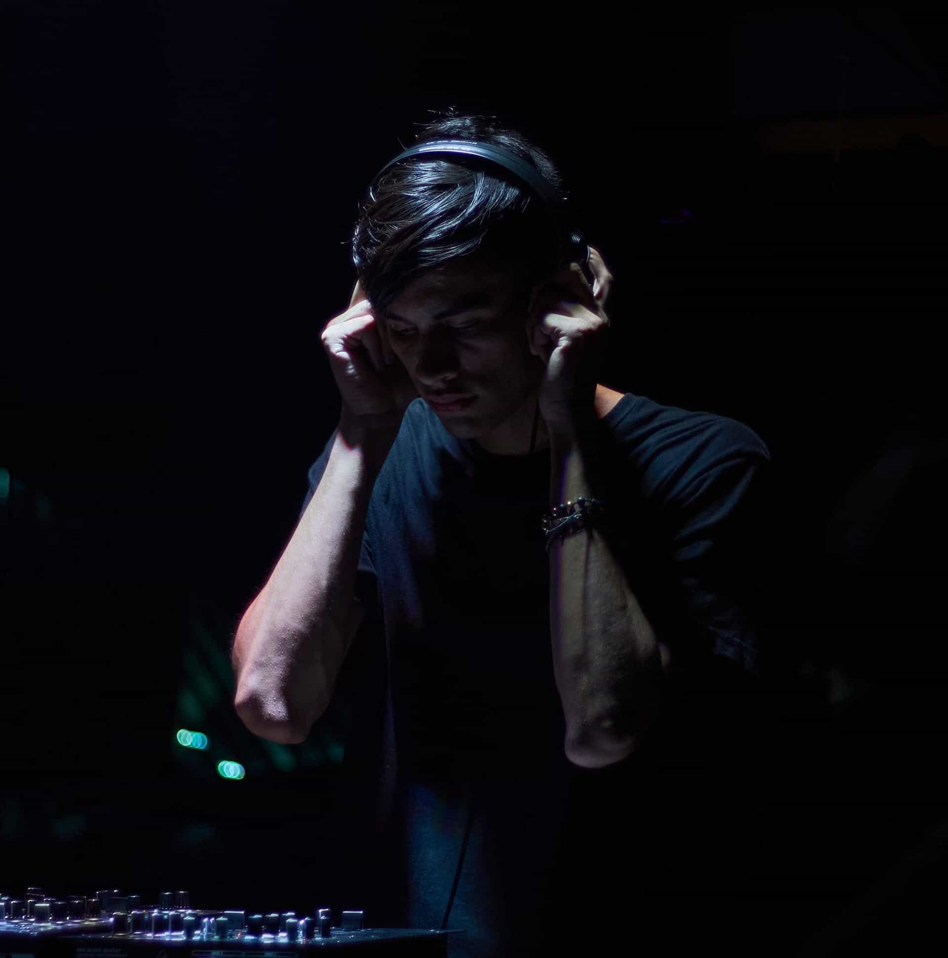 Premiere: Escucha ‘Anxiety’ de Esteban Miranda en Default Series