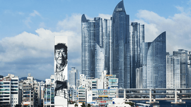 Fotos: Un artista alemán crea el grafiti más alto de Asia