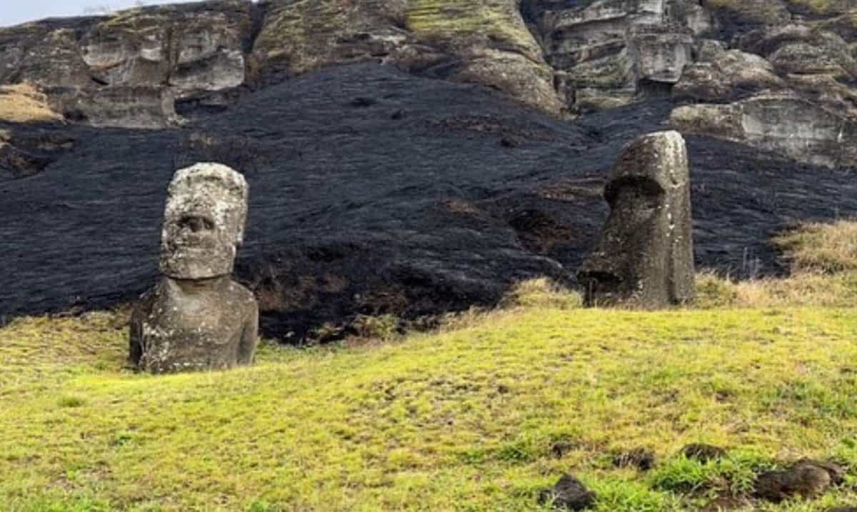 Isla de Pascua: Incendio afecta 60 hectáreas de patrimonio natural y humano