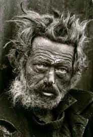 Un mendigo GANA más que un profesional…