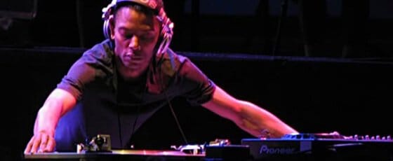 Jeff Mills: El Video en el que le pegan con una Botella