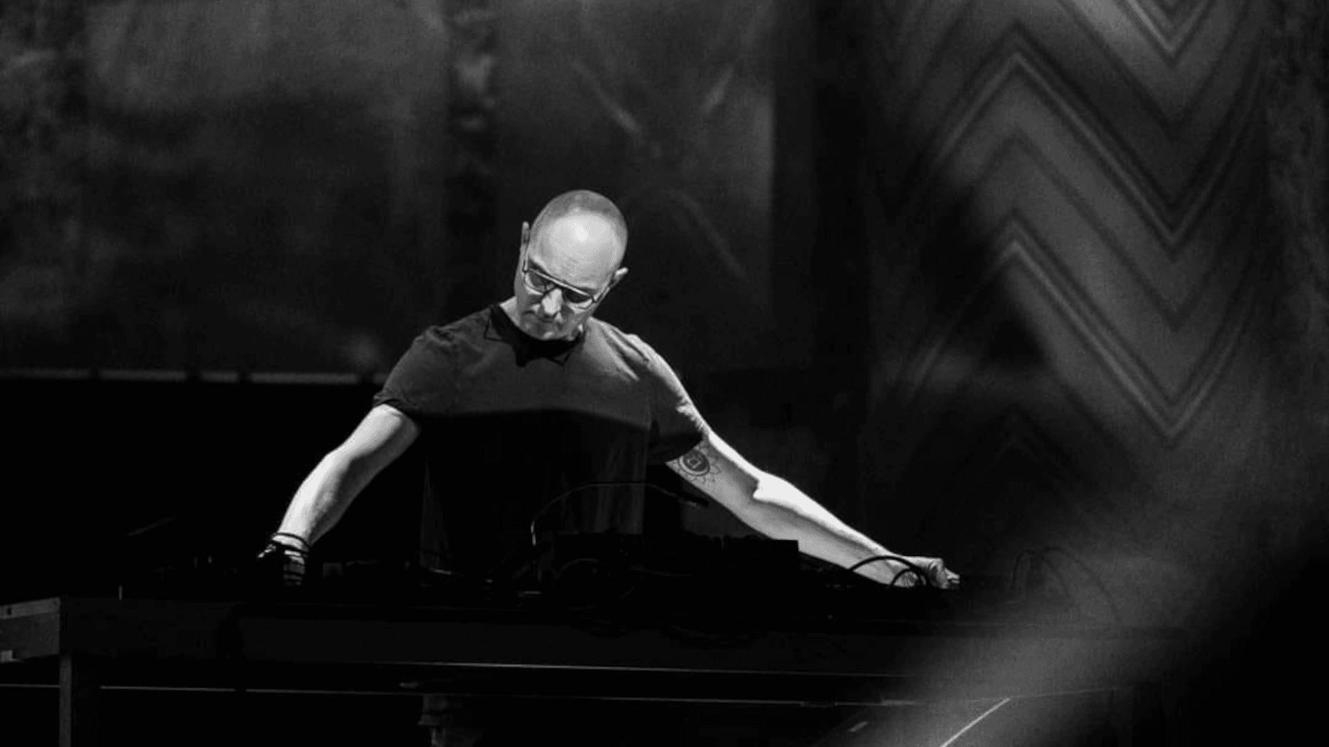 Empieza la semana con JEROEN SEARCH en el podcast alienigena para Rote Sonne