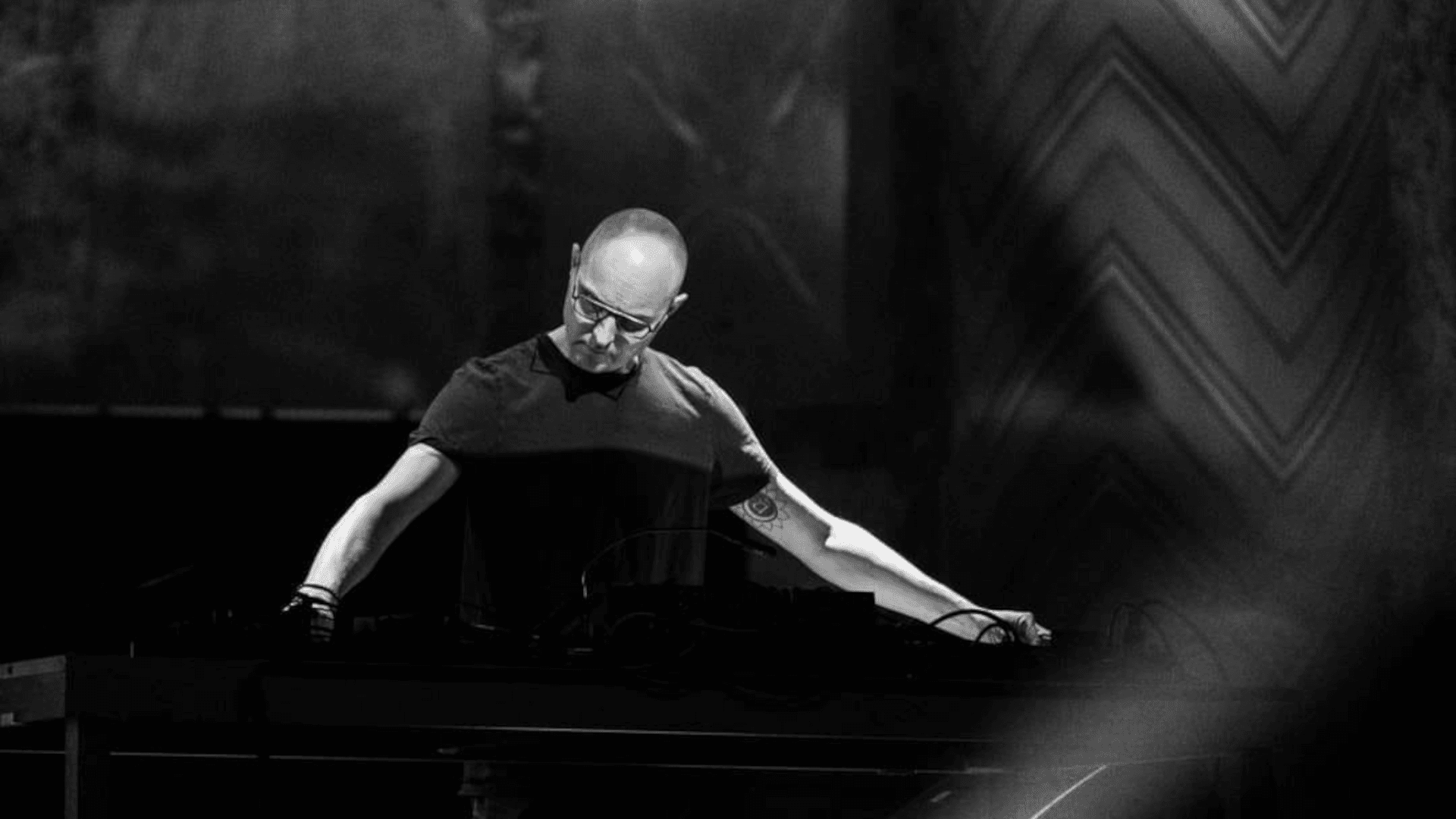 Empieza la semana con JEROEN SEARCH en el podcast alienigena para Rote Sonne