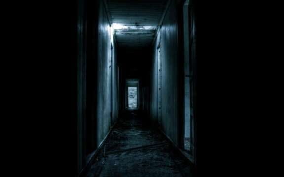 Abre los ojos y camina hacia un estado hipnótico con Korridor Live