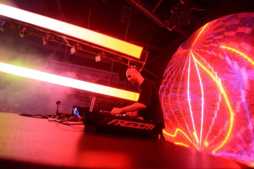 Viernes bailable y KR!Z lo confirma, una mezcla dinámica para #ConfiarEnLaSombra