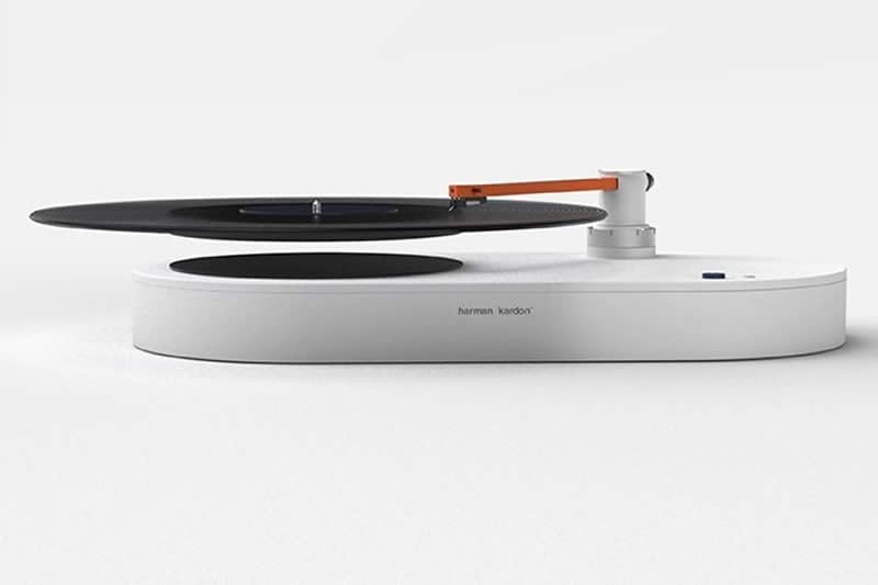 Descubre el giradiscos que hace flotar los discos de vinilo al reproducirlos