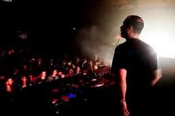 Loco Dice ahora solo para menos de 300 personas.