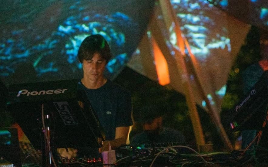 Explorando tracks de LUIGI TOZZI, laberintos mágicos y seducción acústica