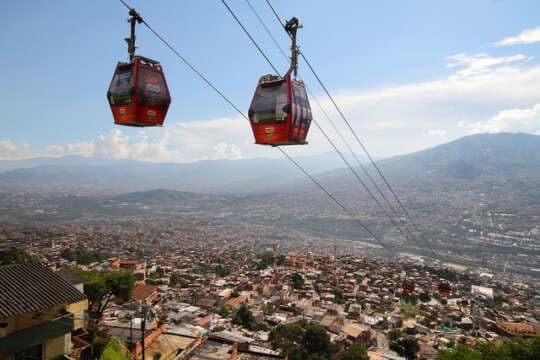 MEDELLIN: Las montañas y su gente. Conozca como nació la ciudad dónde usted vive.