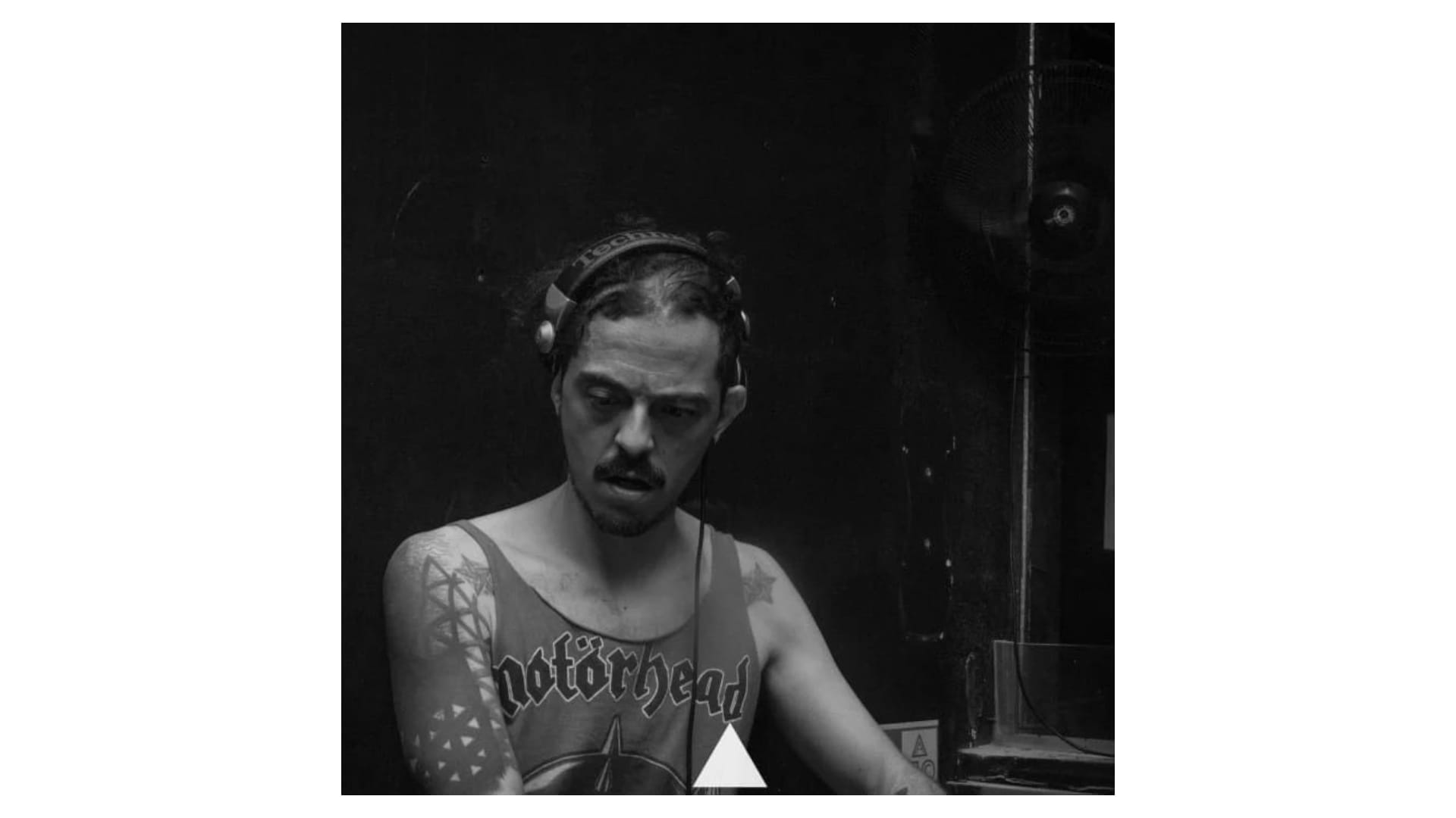 Premiere: Escucha 'False Facts' de Michel Lauriola en Default Series