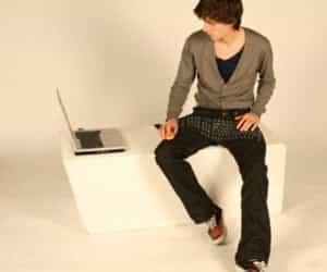 Cibermoda: un pantalón-teclado para los tecnoadictos