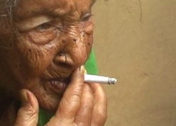 Mujer de 125 años confesó su secreto a la longevidad: fumar marihuana frecuentemente