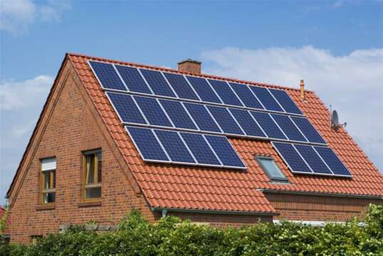 En los futuros artificiales serán obligatorios los paneles solares en el hogar