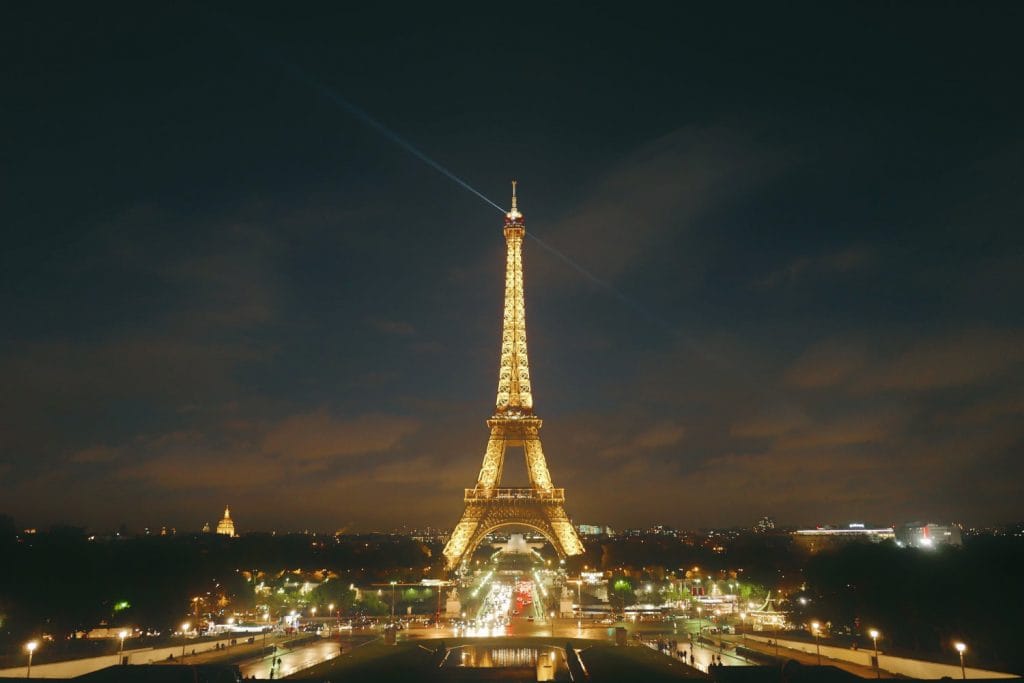 París vuelve a cerrar bares y decreta alerta máxima por Coronavirus