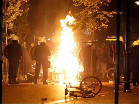 Holanda: ´Fiesta de Facebook´ acaba con 34 detenidos y 29 heridos