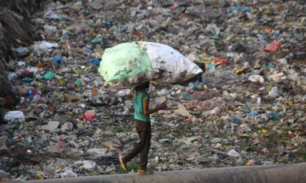 En Colombia generamos un millón de toneladas de residuos plásticos solo al año.