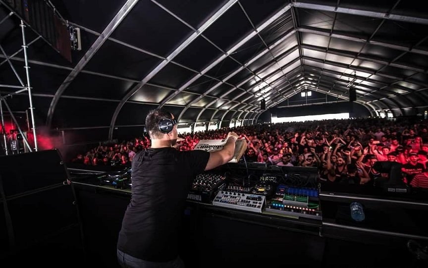 La pista de baile en llamas auspiciada por RITZI LEE ¡diversión con sentido en FREEDOM AdAstra!