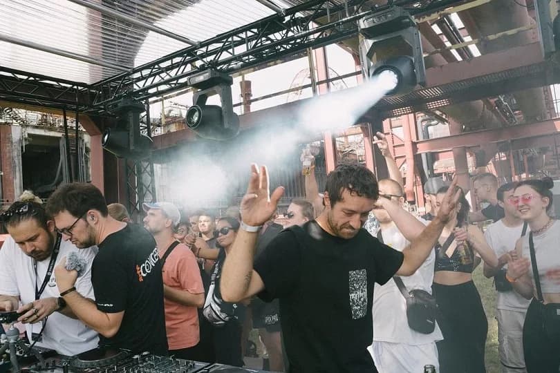 La pista de baile on fire con SETAOC MASS, escucha su reciente Mix y deja sin aliento al cuerpo #FDM2024