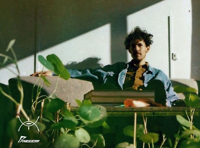 La crema de SIMO CELL esculpe de manera profesional el funky más certero para el FREEDOM AdAstra