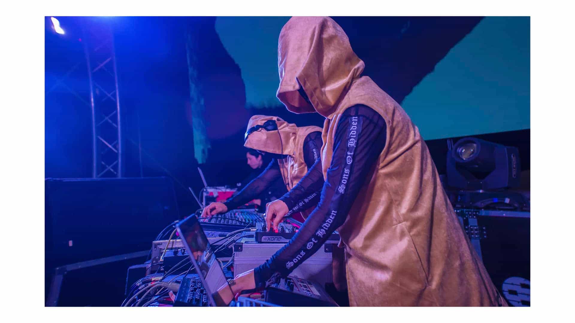 SONS OF HIDDEN y uno de los LIVES más agitados de Colombia prenderán la pista del viernes en el #FDM221