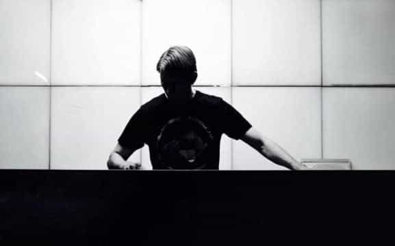 ¡Es un deber underground escuchar Rise And Shine! Último EP de Substance con estética industrial