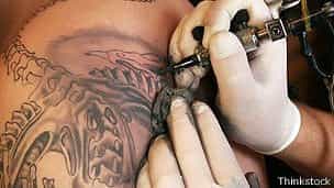 Por qué la gente regresa una y otra vez a tatuarse