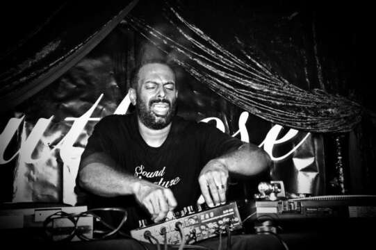Theo Parrish llega para el colofón del año de The Trilogy Tapes Records...