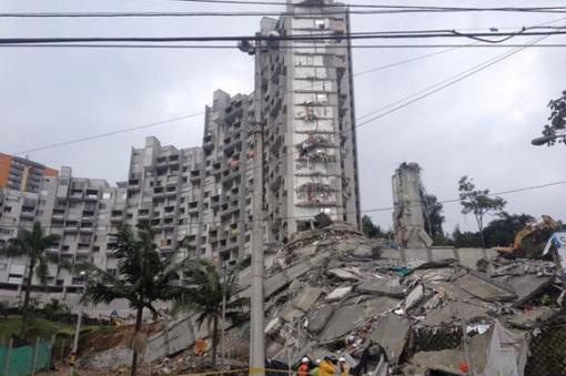 Cayeron las cuatro torres del edificio Space