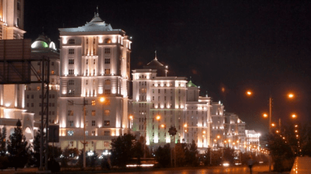 Turkmenistán, un país donde su gobierno les da gasolina, gas, electricidad y agua gratis a sus habitantes