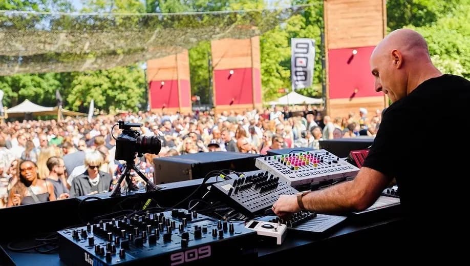 Uno de los cierres del viernes con el super star Dj AMORPHIC, escucha su Live para aliviar la ansiedance #FDM2024